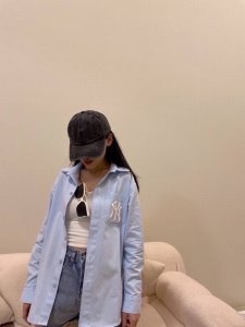 新款上新 mlb新款梭织大Logo老花衬衣 男女同款 前面大标采用万针刺绣 后背标志性大Logo很有设计感 日常通勤随便穿搭都很Nice 面料轻薄舒适 四季款