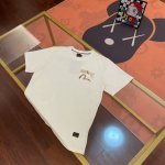 120 福神25Aw男士多口袋鲫鱼刺绣植绒T桖2Eahtm2S Xxctblkx休闲单品易于搭配，人气一直居高不下。以优质纯棉布料打造，剪裁合身，背面更可见刺绣