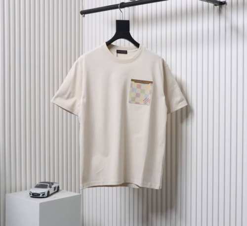 Louis Vuitton 路易威登 25Ss 棋盘格皮牌口袋短袖 定制250克全棉双纱紧密爽滑面料，32支双股双纱打造，布面干净，布纹清晰，手感非常细腻扎实，