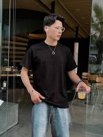 Lv 夏季新品凹凸工艺，高定面料 玉蚕丝般的丝滑 时尚经典圆领短袖时尚单品设计，更加时尚舒适，高标准定制，上身非常有型 客供辅料，客供进口高档面料质感非常细腻，