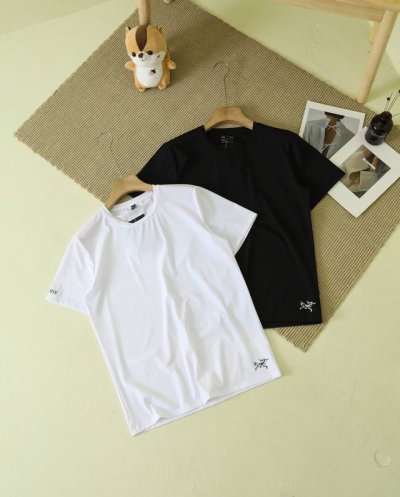 arc‘Teryx 始祖鸟 男子户外速干T恤舒适透气短袖 这款Cormac受跑者灵感启发，专注性能表现和舒适穿着体验，用途广泛，适用于多类高强度高山活动。采用P