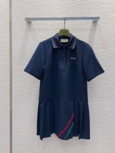 Gucc* 2025Ss限定系列！设计感拉满的绝绝子百褶裙 时髦低调气质又奢华高级！版型百搭不挑人，做工品质看细节。白富美必入！强烈推荐。Sml S肩宽40 胸