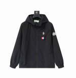 蒙口 高品质秋新款夹克外套，秀场新品品相非常完美，记忆面料舒适保暖，三标齐全，色泽饱满诱人，非常出彩的设计，轻松将时髦感进阶，做工极为考究严谨，走线工整细致！大