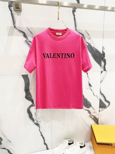 隔天到 Valentno 华伦天奴 胶印字母Logo印花 升级，灵感源自八十年代复古 原版面料 官方同款 短袖T恤 定制 同缸染面料 手感非常舒服 春夏最新砖柜