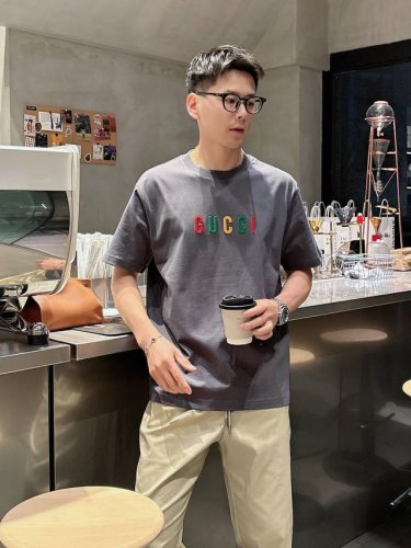 gucci Gc 25Ss早春新款 经典字母Logo哇胶厚板短袖 轻奢主义 男女日常通勤穿搭必备单品 正确版本 欢迎对比 码数：S-2Xl