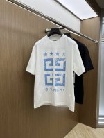 新款 Gvc 高端定制 2025春夏新款首发专柜最新款短袖圆领T恤 高端订制 设计前卫时尚 品牌Logo重工艺设计 高端定制丝光云朵棉面料.手感柔软.穿着舒适.