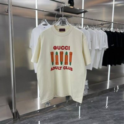 Gucci古驰2025Ss新款口红印花情侣休闲短袖T恤 最高版本 定制面料240克 %双纱全棉 进口胶浆印花工艺设计 辅料 开模原版过鉴定领标 %真丝洗水标 正