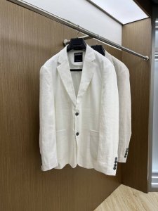 爆款 Zz 抢先发售 2025新款西服外套，原单狠货 意大利进口面料，欧洲专柜同步，上身更随意大方，专柜原版五金奢华高档定制配饰新作！奢华品牌特质Logo点缀设
