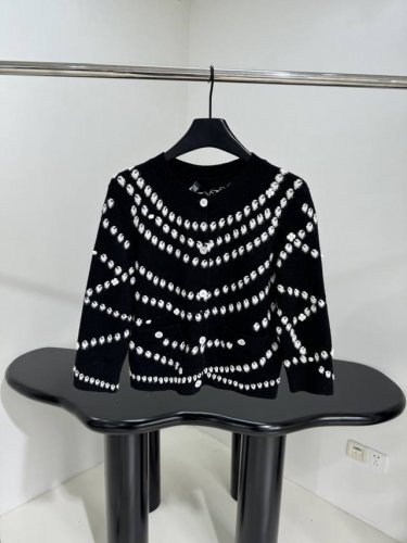 小香25早春新品羊毛嵌花开衫 早春新元素链条标识 可搭配同系列产品 高版本 ：黑色 ：S M L