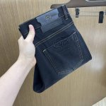 p250 Tf高端定制、2025早春薄款最新款休闲牛仔裤 柜台同步发售 小脚版型，进口固色面料 原版定制复刻 客供五金辅料 原单品质 重工洗水 做工走线精细 上