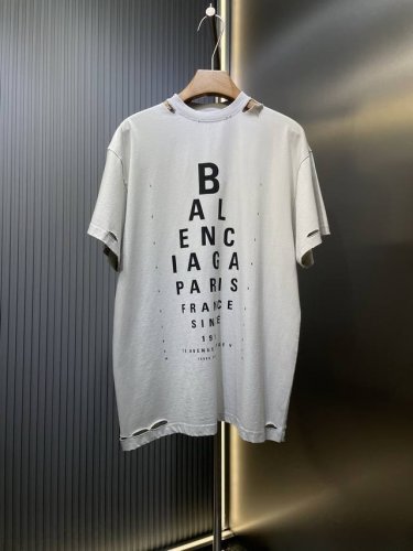 巴黎世家Balenciaga 顶级复刻 字母视力表短袖 新主麦上身 印花采用进口椭圆机胶浆印花 区别市场烫画工艺 螺纹领口 袖子以及下摆采用磨烂割破 效果 前幅