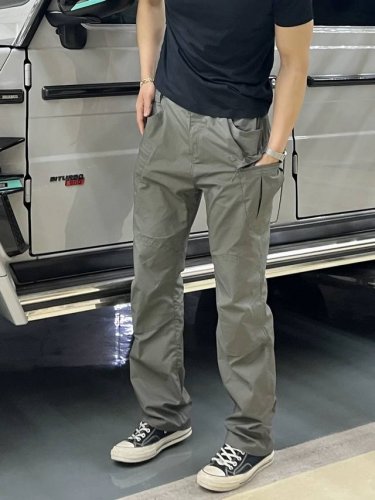 款号Xk3252 美式户外秋冬军鸟多口袋Cargo工装裤教练直筒立体裁剪战术裤，面料定制经过一流的高工艺水洗 ，质地紧密 色泽均匀 纹理清晰，上身非常舒适 直筒
