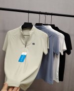 供 p 可隆男士经典半拉链短袖polo衫 尺码：M～4Xl 颜色：黑色.白色.豆绿. 雾蓝 新概念面料 绝绝子！ 如牛奶般的丝滑 透气 排湿 吸汗 通通具备 面