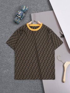 Fendi 25Ss 芬迪 最新款 小魔怪 双F 拼色领口满花 圆领时尚短袖T恤，官网同步，专柜纯棉面料！贴肤舒适，耐看又好穿，经典简约Logo设计，原厂工艺一