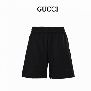 gucci古驰Guc 小刺绣太空棉短裤 原版8500购入开发，面料采用380G，太空棉面料，短裤下摆进口机刺绣，每个字母定位，前幅口袋设计，美观 ，大方。短裤两