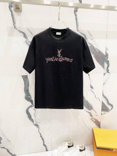 隔天到 Ysl 圣罗兰 拼色字母Logo万针刺绣 精致升级，灵感源自八十年代复古 原版面料 官方同款 短袖T恤 定制260克同缸染面料 手感非常舒服 春夏最新砖