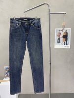boss独家专供新款 休闲牛仔裤高端版本！专柜定制面料 透气舒适度高，细节无可挑剔，品牌元素设计理念，体现高品质。手感细腻柔软！呈现休闲裁剪，上身版型超赞！码数