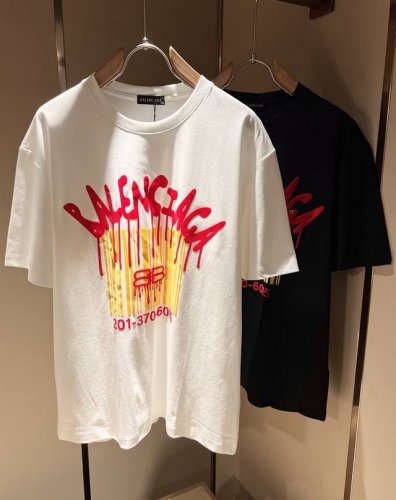 balencia*巴黎*家 2025春夏新款男女同情侣款休闲宽松棉质圆领短袖T恤衫！贸易公司渠道稀出，同步官网发售 ！ 2025春夏最新系列，经典时尚设计元素，