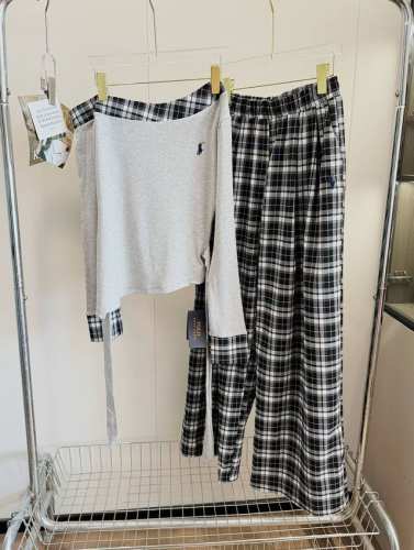 价格p： 品名：Ralph Laur*N 拉夫刺绣战马斜肩绑带格纹长裤套装 尺码：M.L 颜色：灰色 高级灰系列上线，两套都 ，斜肩要像拆礼物，若隐若现才高级，