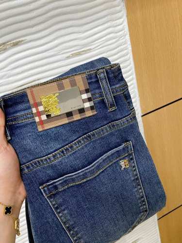 巴宝莉 新品 高端独家发售 25Ss四季款超燃炸街系列之最牛仔裤 独家隆重推出 原版定制高端品质面料 定制五金版型修身剪裁 面料带弹力 微弹上身舒适度超高 必爆
