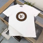 高版本 2025新款Louis Vuitton路易威登植绒贴皮Logo图案休闲情侣圆领短袖T恤，采用32支双纱精梳纯棉爽滑手感，纯棉不起球不起毛，面料厚度240