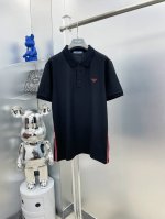 pra 普拉达 2025Ss夏季新款徽标织带翻领polo衫短袖 M 经典商务 高端男装的天花板级别的商务男款！ 简约时尚大气不失优雅，单穿内搭体面过人，品质控
