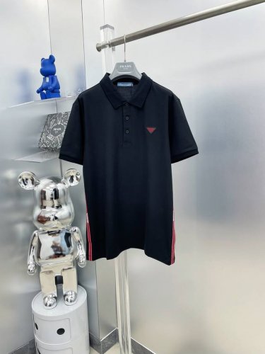 pra 普拉达 2025Ss夏季新款徽标织带翻领polo衫短袖 M 经典商务 高端男装的天花板级别的商务男款！ 简约时尚大气不失优雅，单穿内搭体面过人，品质控
