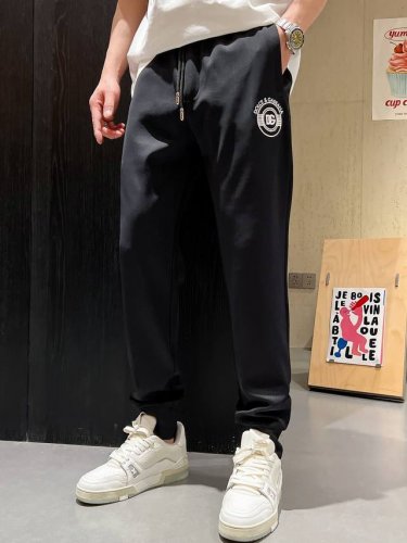 D&G 2025春夏新品休闲裤，官网同步发售，裤身工艺设计，进口客供辅料、面料定制，代工厂p出品免检！每个细节做到极致，原版五金配件，潮范十足、上身有型帅气，潮