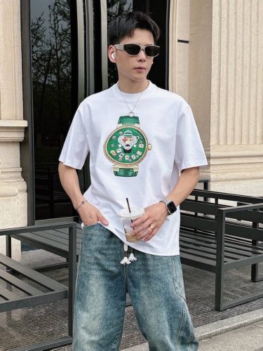 Louis Vuitton 路易威登 2025夏季最新款 专柜同步有售 原单狠货 时尚休闲圆领短袖T恤 上身很有特点 吸睛而有亮点 进口原版面料 顶级数码印花工
