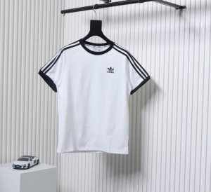Adidas 阿迪达斯冰丝纯棉短袖T恤 原版开发定织面料工艺洗水处理 高克重300克面料 质感十足 布面干净 柔软舒适 .索罗娜螺纹定染无色差 经典字母印花 进