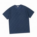迪奥 Dior 夏季新款 经典满身字母暗纹提花圆领短袖T恤 以最卓越的品牌标志性花纹为设计靓点,精湛的工艺技术成就最火最潮的Icon...手感柔软细腻上身舒适透