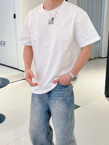 give 纪梵希 2025春夏新品 三标齐全 前后立体滴胶工艺 丝光棉短袖T恤 好货不用过多介绍 看细节 专柜码数：M-Xxxl 175 140建议L