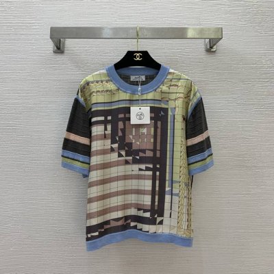 款号G25032056 Hermè*新款 高端定制面料19姆米100%真丝斜纹绸拼接格纹针织面料、撞色图案印花圆领套头P针织衫P！ L码：肩宽46，胸围110，