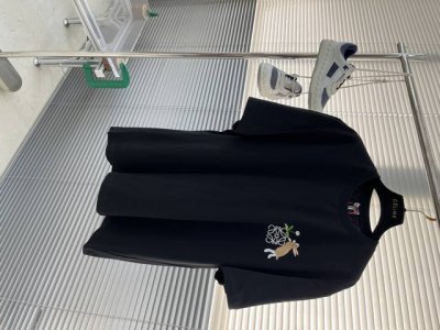 Loew X Suna Fujita 刺绣短袖 定制灰缎雅韵棉 细腻柔软 舒适贴肤 Loew X Suna Fujita 合作系列作品 胸前标志性 Loew A