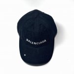 Balenciaga 巴黎世家 字母破洞刺绣鸭舌帽棒球帽 尺码：均码