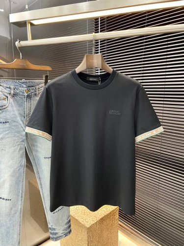 Gucci 古驰 系列 Vip高级定制 2025春夏季新款短袖 百搭款式 任何人都可以轻松驾驭 面料全订制 高定一等品桑蚕丝面料 面料手感柔软 上身舒适柔软 简