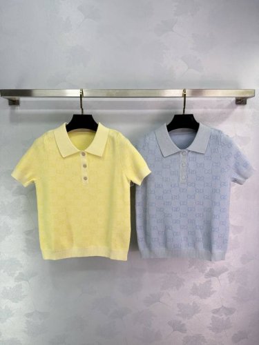 gucc*2025新品上架 提花针织上衣 定制Yb全棉纱线织造 细腻柔软 透气舒适 精致针织短袖 半开襟设计可调节美化肩颈 螺纹包边细节满分 通体饰以同色菱形花