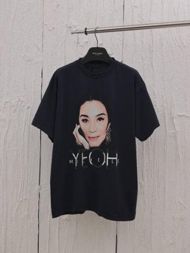 Balenciaga* 巴黎25新款人物肖像印花短袖T恤 采用定织定染全棉双纱，柔软舒适，成衣洗水做旧，螺纹釆用定染无色差，人物肖像印花采用直喷印花，效果立体