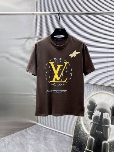 路易威登 Lv 2025Ss新款 半袖 体恤 短袖 圆领 T恤，高端版本！专柜定制面料 透气舒适度高，细节无可挑剔，品牌元素设计理念，体现高品质。手感细腻柔软！