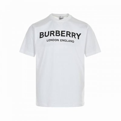 本地自取:140 burberry/巴宝莉 经典字母印花短袖 正品1：1打版，领口罗纹采用1X1拉架螺纹，60支双股丝光棉面料，胸前百灵达刺绣机超高密度刺绣加持