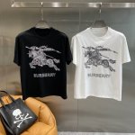 巴家 Burberryt恤简约大气，胸前精致的骑士刺绣超吸睛，搭配下方的品牌英文标识，质感和格调拉满 面料柔软亲肤，宽松版M-3Xl 隔天