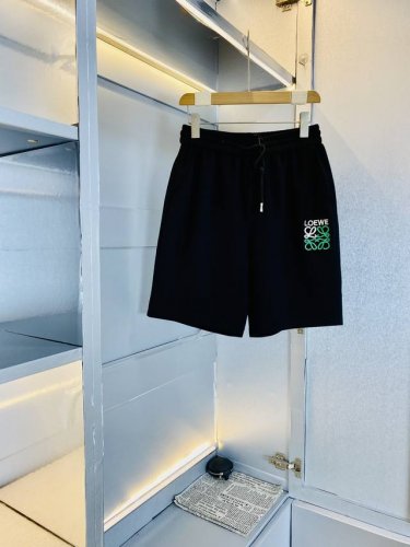 官网原单货 可穿200斤罗意威Loewe 简约时尚 2025夏款夏季休闲裤短裤五分裤身穿着非常舒适 低调不失奢华 穿出去非常有档次,裤型款式和裁剪亦无需多言 上