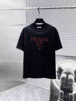 p260 普拉达 Prada 2025Ss新款 半袖 体恤 短袖 圆领T恤，高端版本！专柜定制面料 透气舒适度高，细节无可挑剔，品牌元素设计理念，体现高品质。手