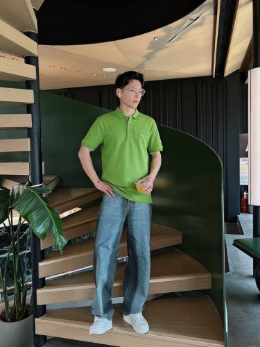 prada 2025Ss夏季新款 Logo男士翻领polo衫！经典商务男款，高端男装的天花板级别的商务男款！简约时尚大气不失优雅，单穿内搭体面过人，品质控 细节