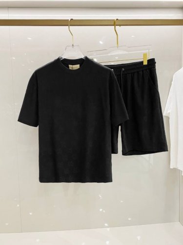套 古奇 25 Ss春夏新款棉质套装 完美提花标识 顶级五金+顶级面料定制 一套不拆 标准版型 黑 白 两色 男女同款 码数：M L Xl Xxl Xxxl