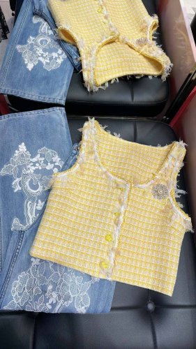 新款Chane* 新品手工编织立体花点缀背心 温柔色系 版型无敌好 码数36 38 40