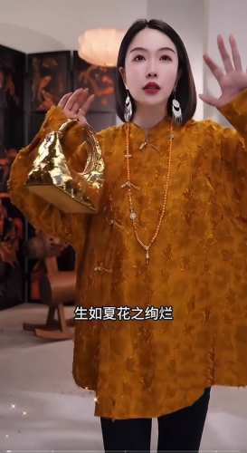 高级版大量出货高级定制重工人丝烧花工艺极简上衣 烧花工艺与刺绣技艺的手工艺色形成具有凹凸感及立体感的花纹 宽松版型更包容身材中式盘扣和翻袖设计更具古典的中式韵味