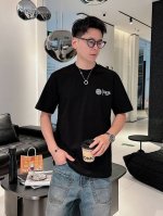 Dio 春夏新款首发专柜最新款短袖圆领T恤 高端订制 设计前卫时尚！品牌Logo重工艺设计 高端定制260克面料.手感柔软.穿着舒适.专柜级别精致车线.做工精细
