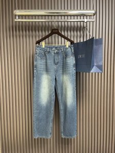 Bv 早春新款男款小直筒牛仔裤 特殊天丝混纺面料牛仔长裤 高端时尚休闲牛仔裤 简约时尚的三维裁剪，后腰饰有皮革编织工艺独特，厚度刚好满足春夏季节穿搭需求 轻薄具