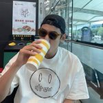 顶级正确版本 D05# Drew House 邓紫棋同款素描笑脸纯棉短袖T恤 情侣款- 区别市场普通货，高级定制定织原版巴黎棉，手感偏重磅厚实，表面比较顺滑细腻